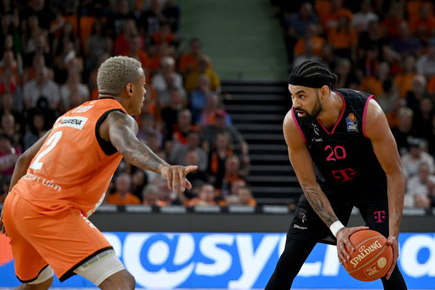 持柔韧性的 持柔韧性的